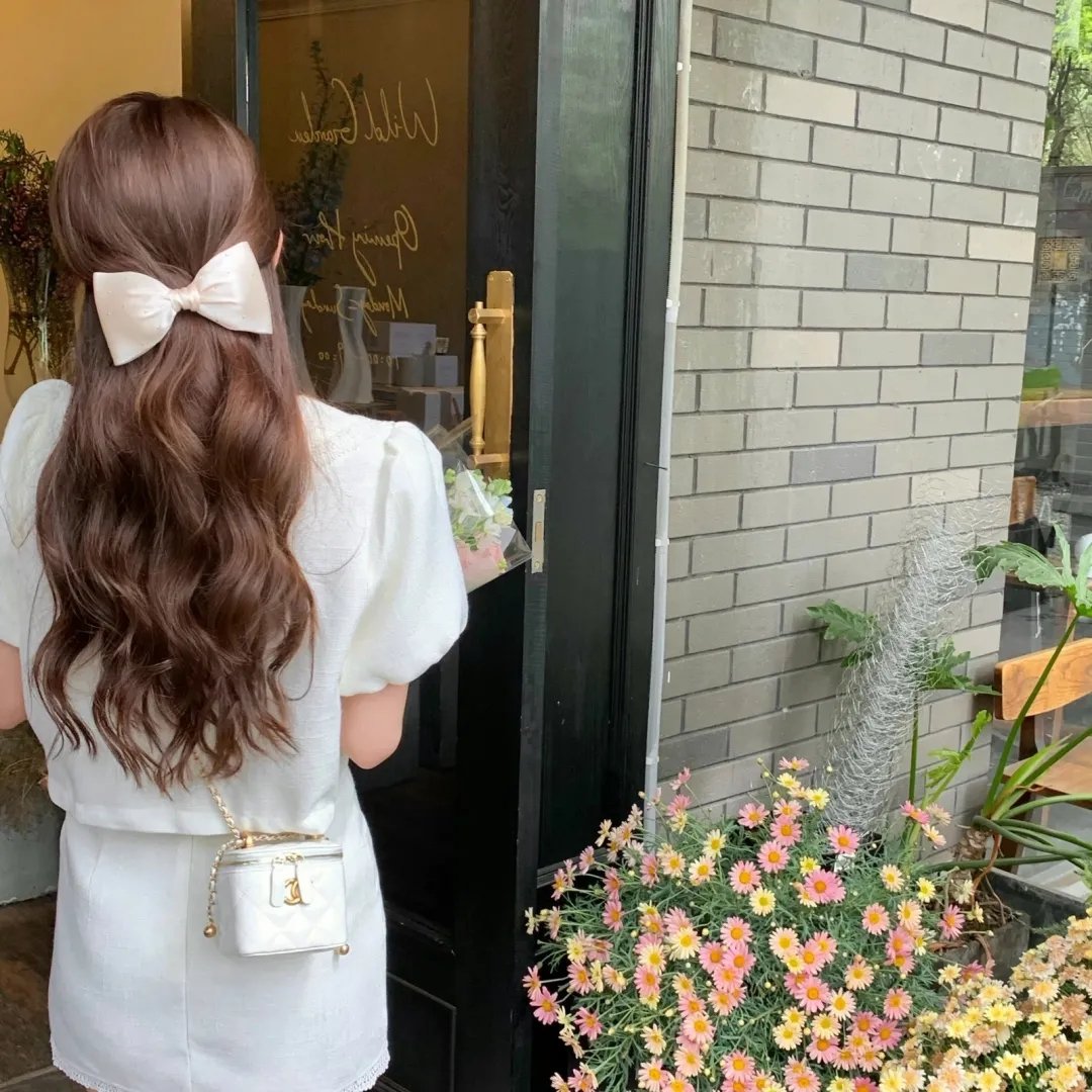 虽然是公会的前台小姐,因为讨厌加班,所以打算自己讨伐boss